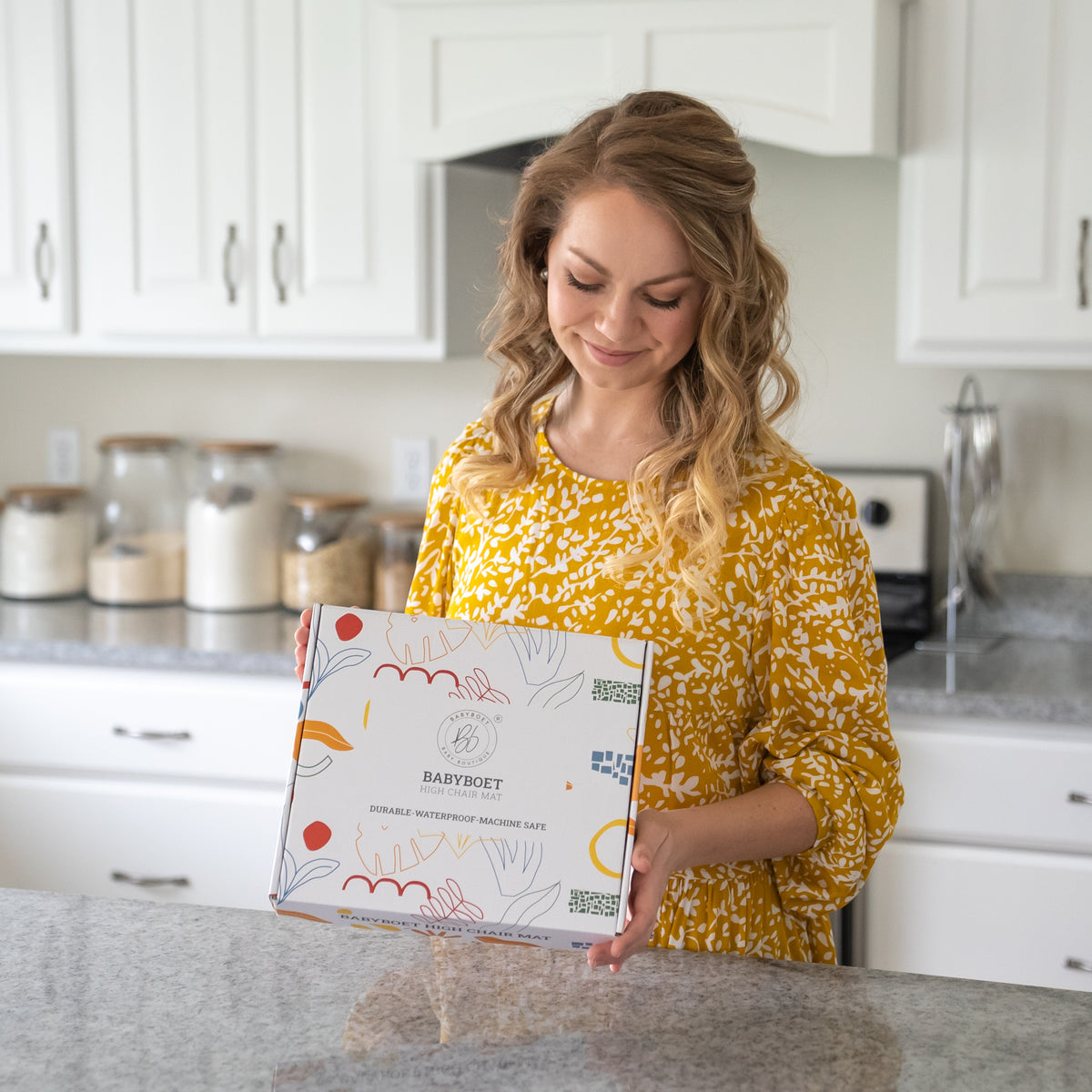 4-Layer Waterproof Splat Mat for Baby – Under High Chair Floor Mat & Matching Baby Bib (Alpaca ,130 x 130 cm, Smock bib Fits Ages 6-24months).