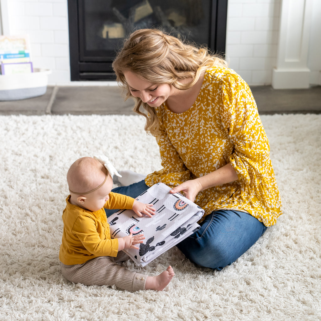 4-Layer Waterproof Splat Mat for Baby – Under High Chair Floor Mat & Matching Baby Bib (Alpaca ,130 x 130 cm, Smock bib Fits Ages 6-24months).