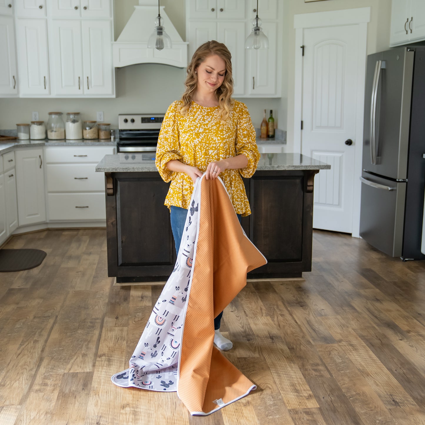 4-Layer Waterproof Splat Mat for Baby – Under High Chair Floor Mat & Matching Baby Bib (Alpaca ,130 x 130 cm, Smock bib Fits Ages 6-36months).
